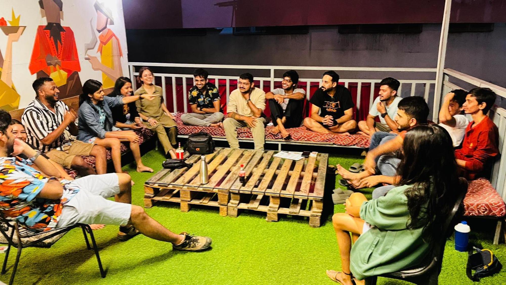 Madpackers Rishikesh Laxman Jhula Hostel Exterior photo