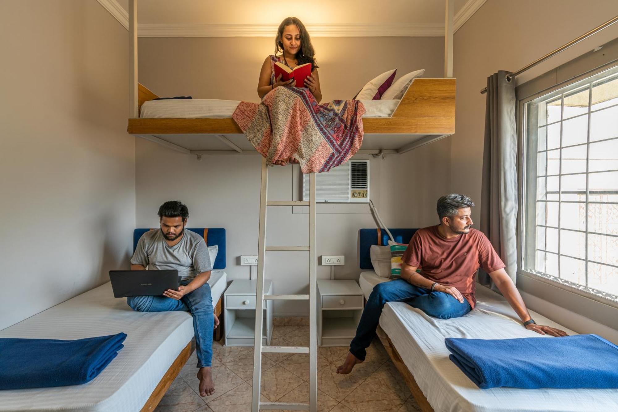 Madpackers Rishikesh Laxman Jhula Hostel Exterior photo